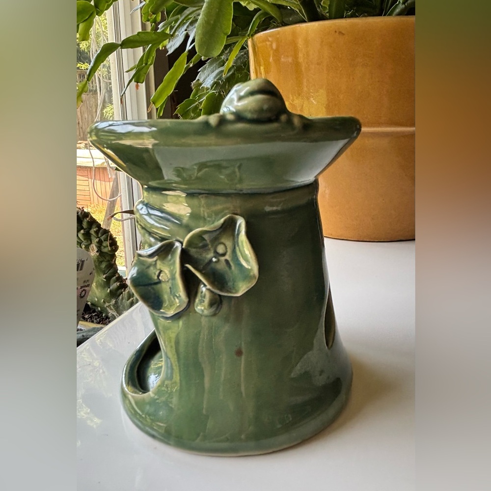 Small Majolica Frog Scent Warmer Candle Holder